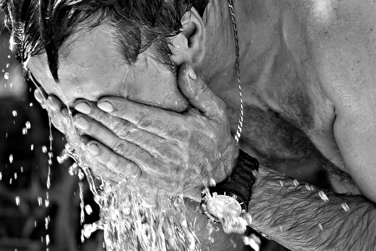 How to Protect Yourself from the Scorching Summer Heat